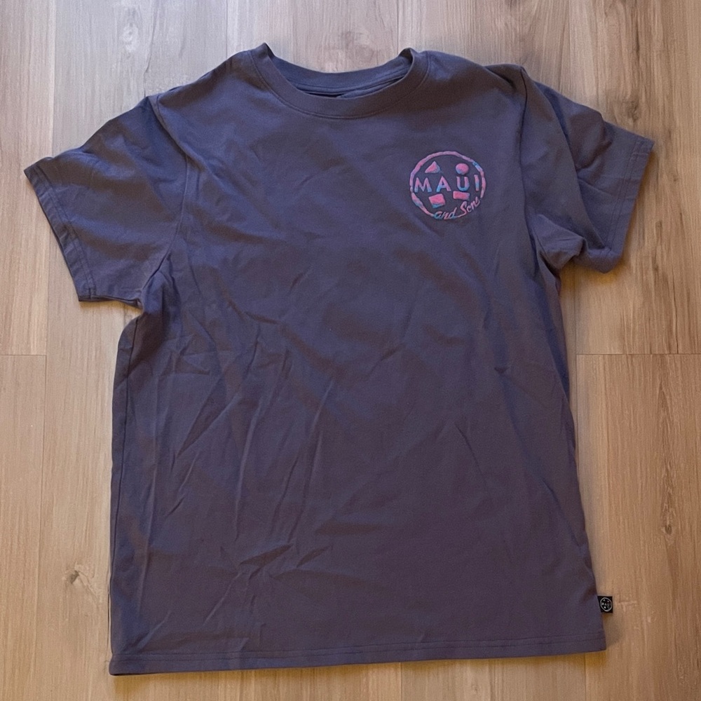 Maui and sons tee